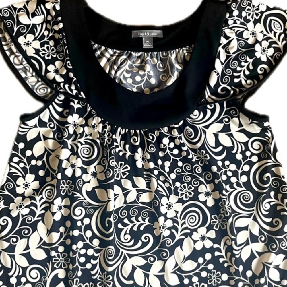 Apt 9 black and white floral flutter sleeve blouse. Excellent condition. Size SP - Picture 2 of 8
